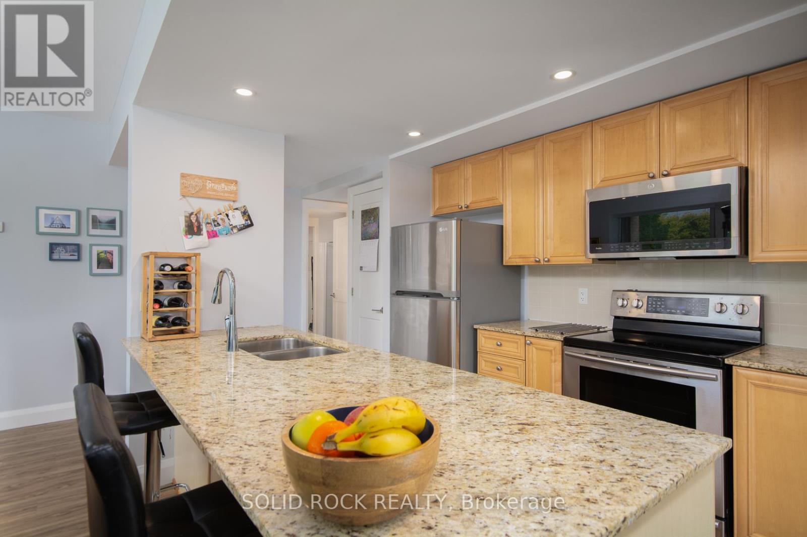 210 - 200 Lett Street, Ottawa, Ontario  K1R 0A7 - Photo 16 - X12433775