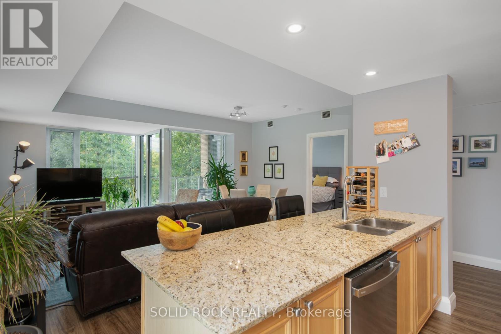 210 - 200 Lett Street, Ottawa, Ontario  K1R 0A7 - Photo 17 - X12433775