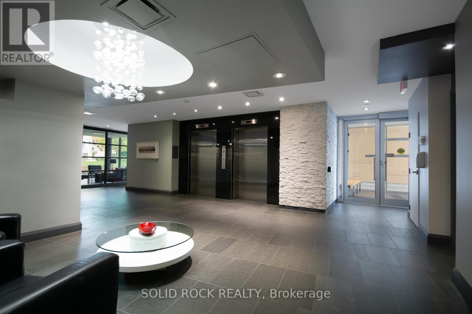 210 - 200 Lett Street, Ottawa, Ontario  K1R 0A7 - Photo 5 - X12433775