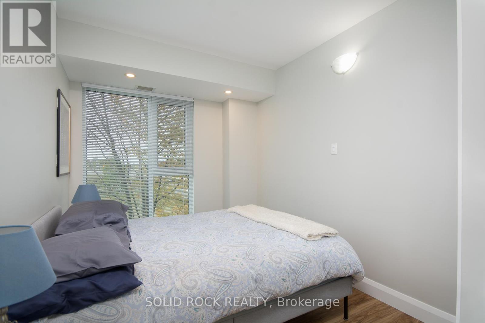 210 - 200 Lett Street, Ottawa, Ontario  K1R 0A7 - Photo 8 - X12433775