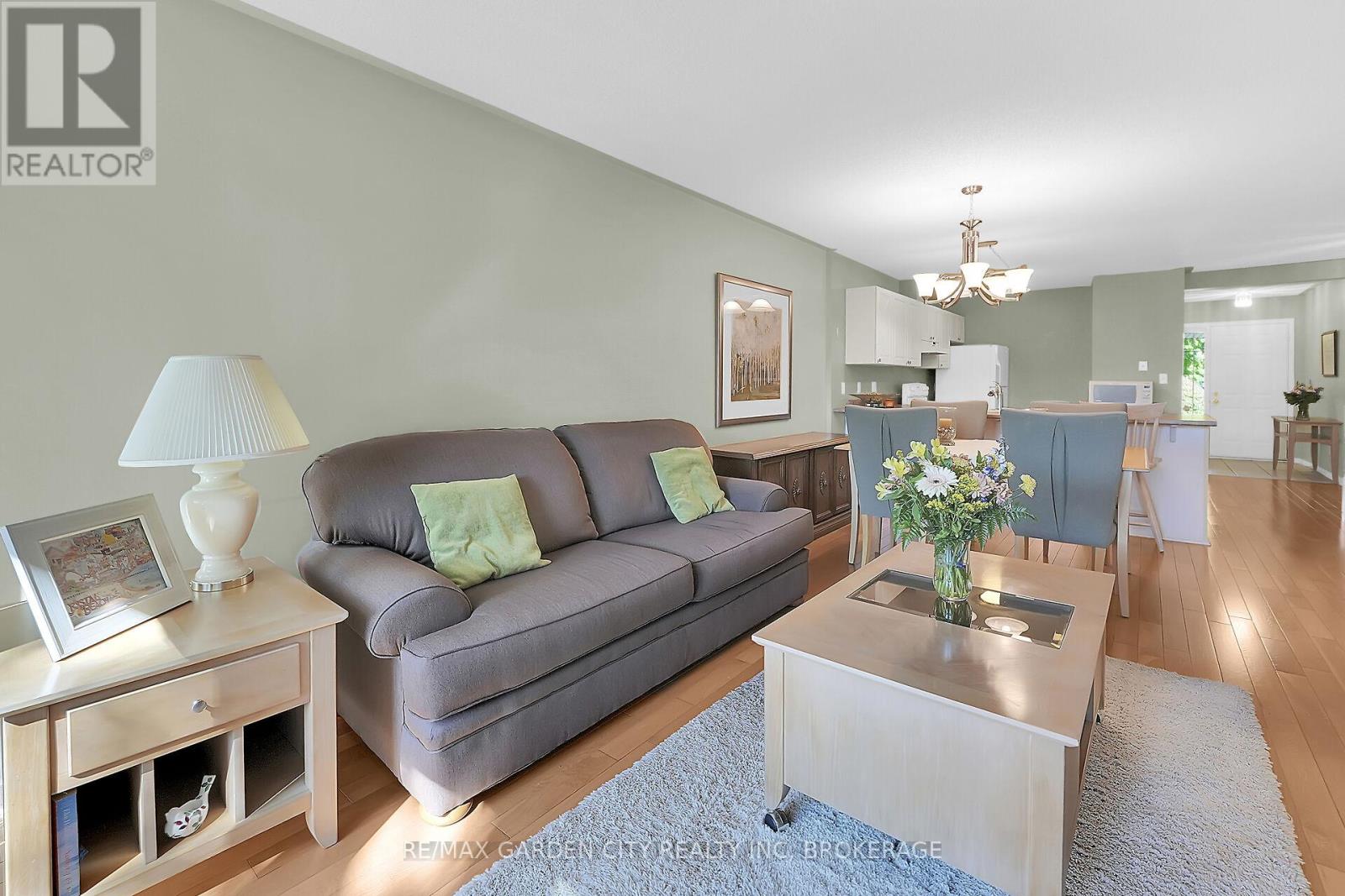 176 Beckett Crescent, Pelham (Fonthill), Ontario  L0S 1E4 - Photo 11 - X12433750
