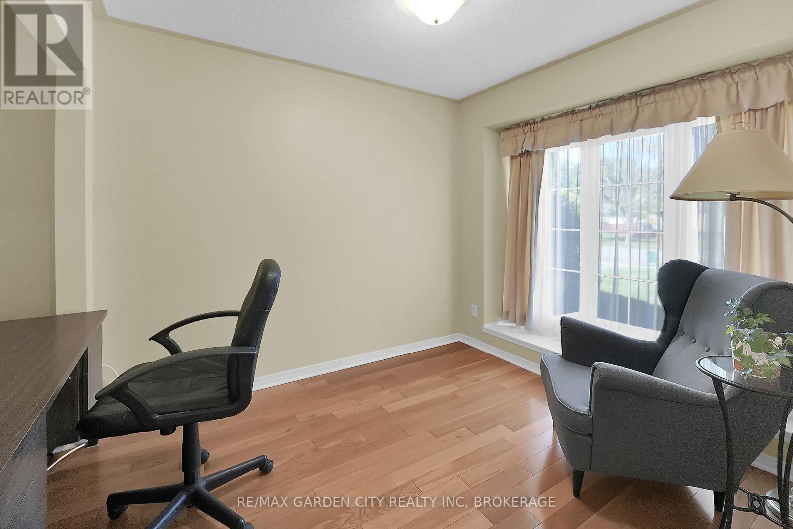 176 Beckett Crescent, Pelham (Fonthill), Ontario  L0S 1E4 - Photo 18 - X12433750