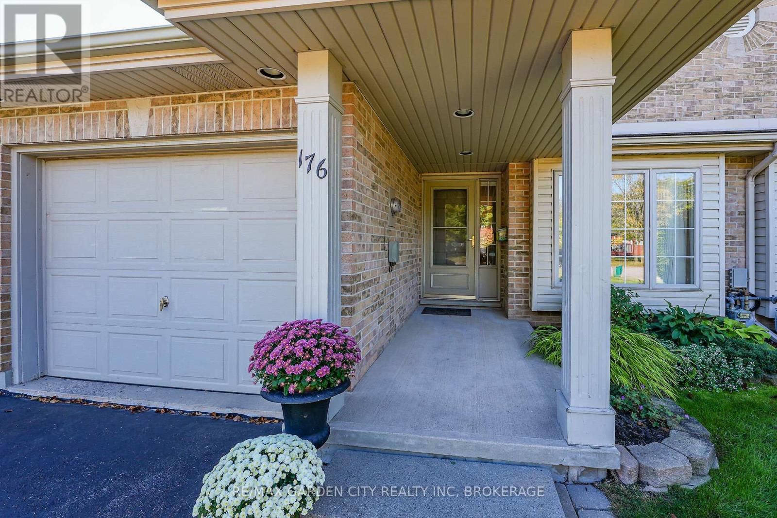 176 Beckett Crescent, Pelham (Fonthill), Ontario  L0S 1E4 - Photo 2 - X12433750