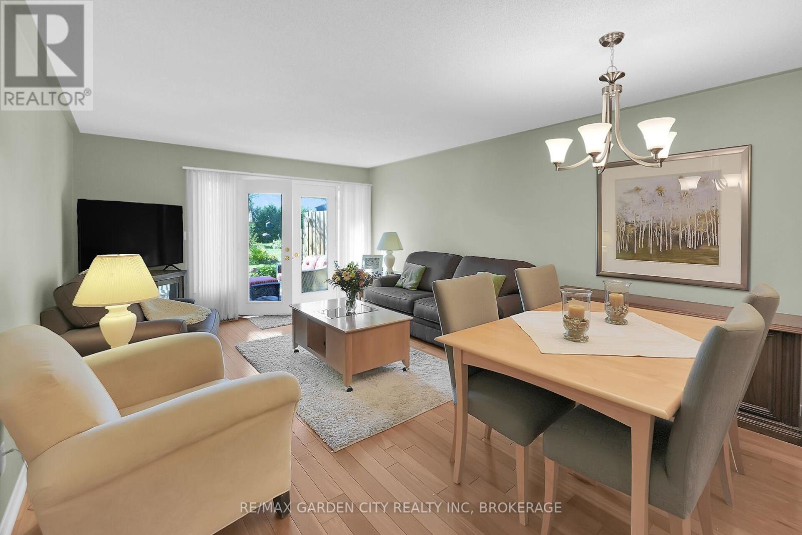 176 Beckett Crescent, Pelham (Fonthill), Ontario  L0S 1E4 - Photo 6 - X12433750