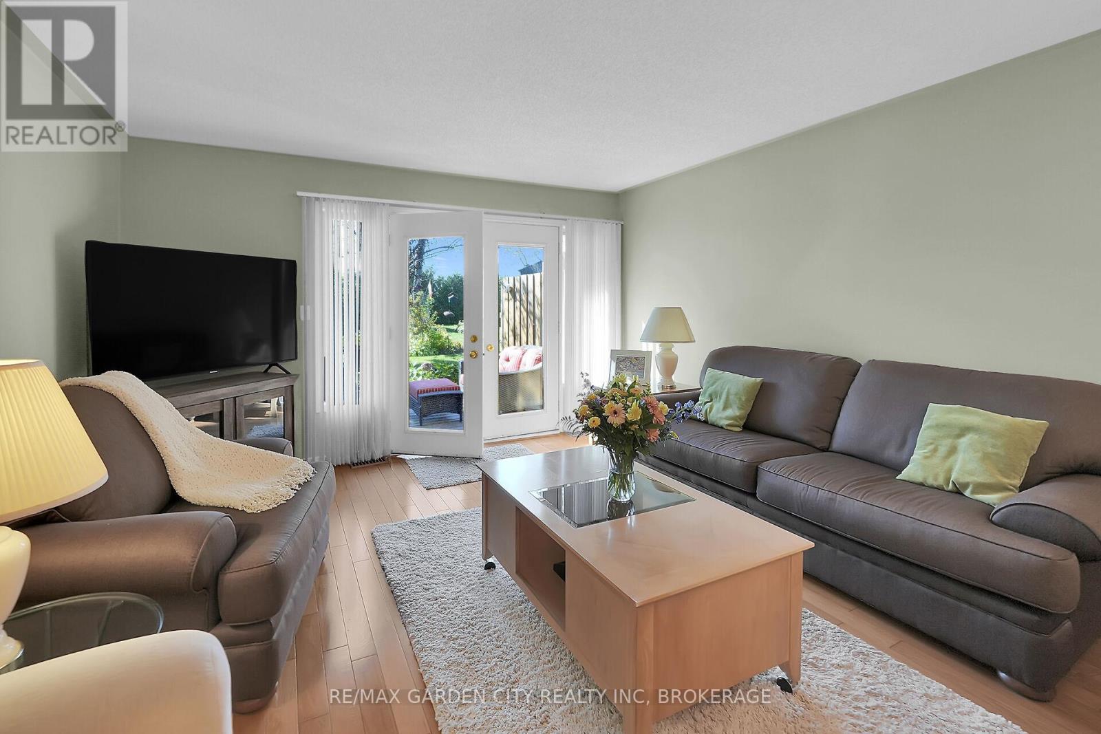 176 Beckett Crescent, Pelham (Fonthill), Ontario  L0S 1E4 - Photo 7 - X12433750