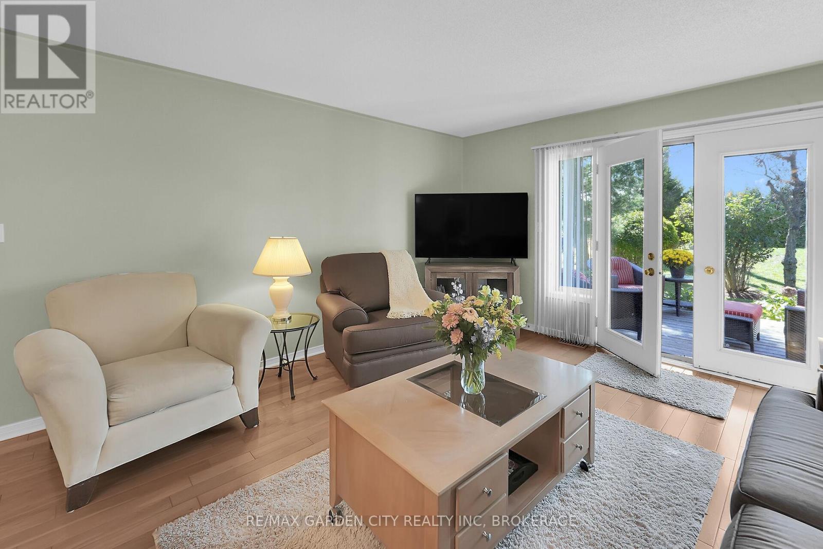 176 Beckett Crescent, Pelham (Fonthill), Ontario  L0S 1E4 - Photo 8 - X12433750