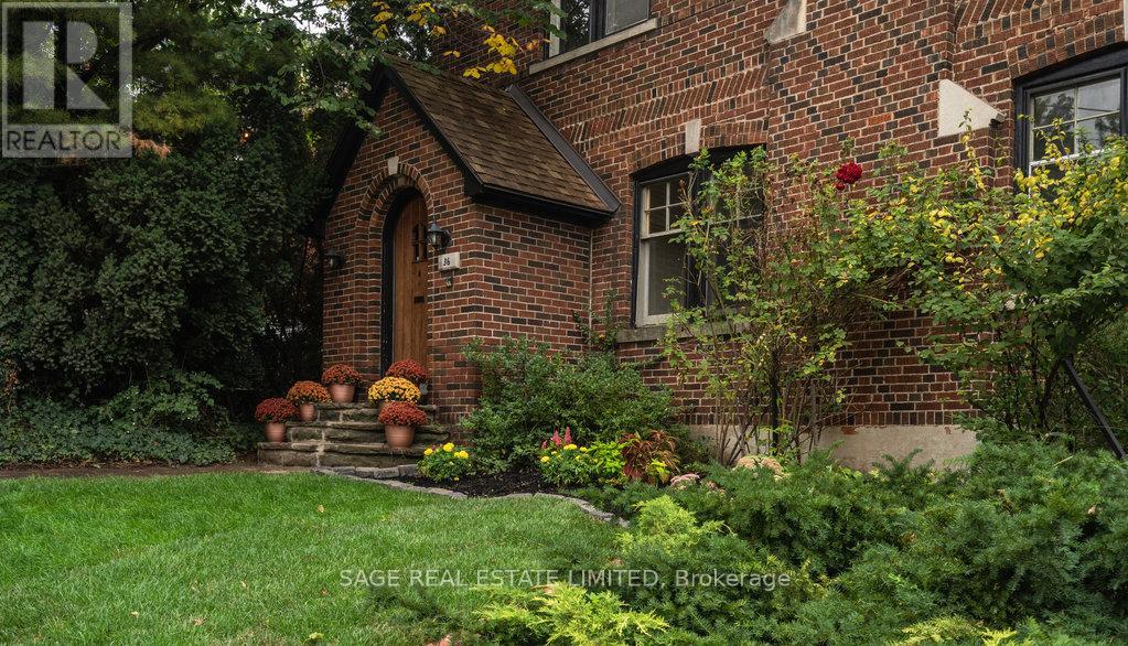 36 Mountwood Avenue, Hamilton, Ontario  L8N 2G9 - Photo 2 - X12433721