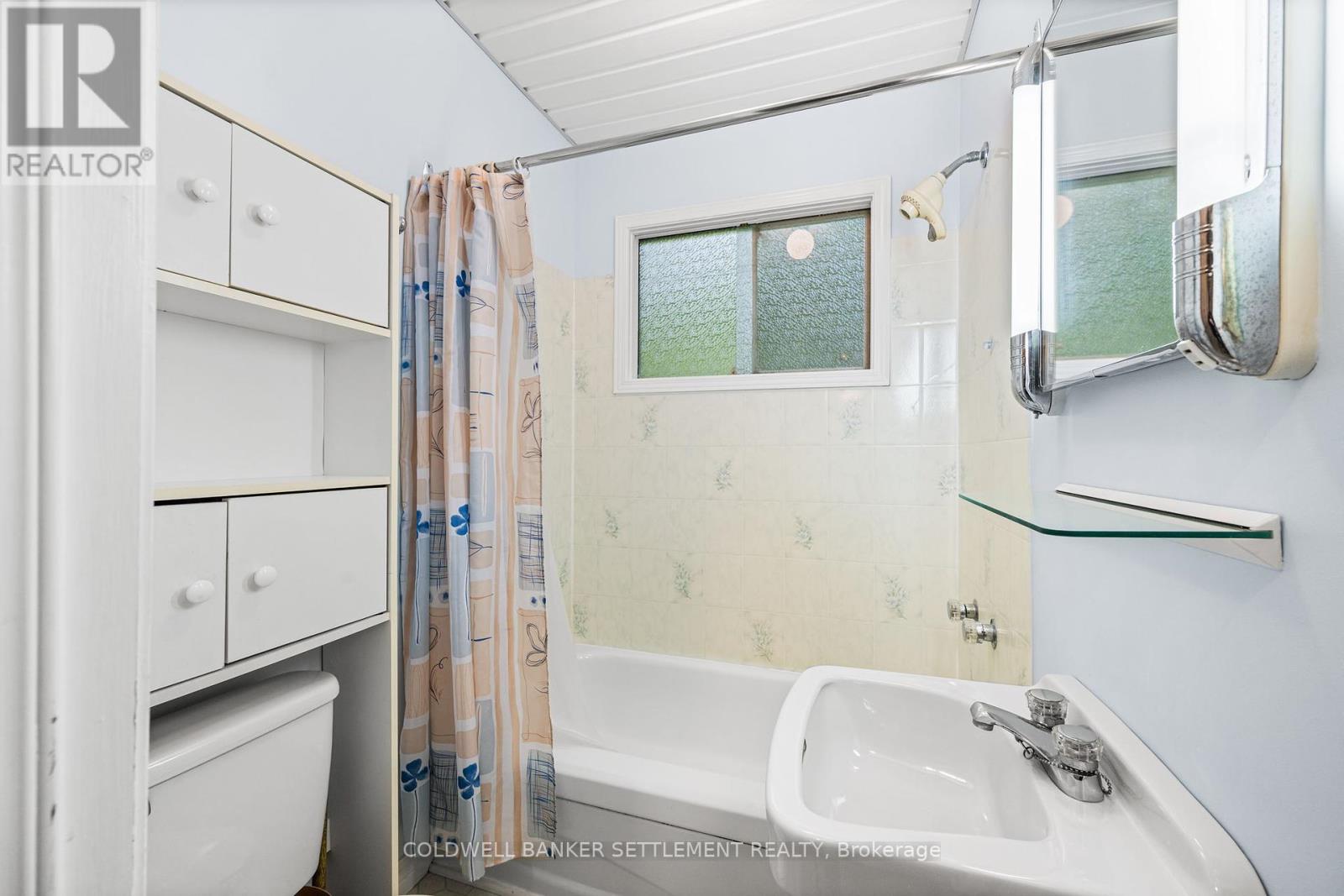 120 Upper Lake Lane, South Frontenac, Ontario  K0H 1T0 - Photo 30 - X12433770