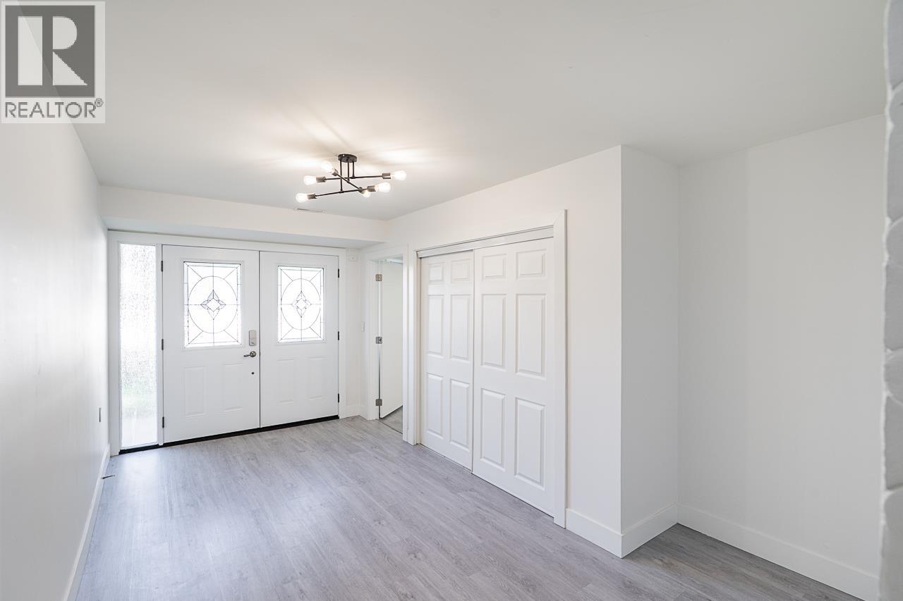 4346 Dundas Street, Burnaby, British Columbia  V5C 1B3 - Photo 4 - R3053112