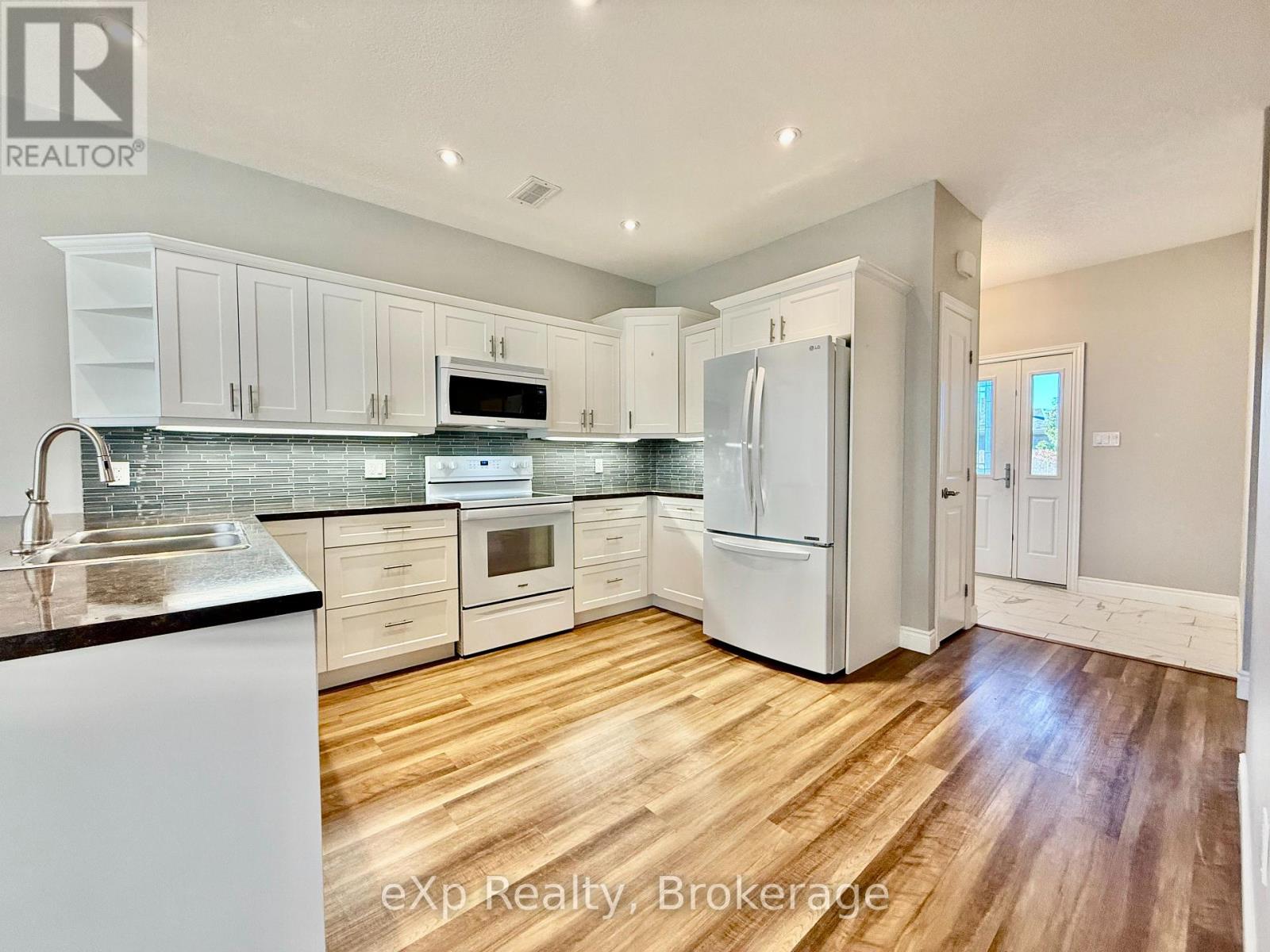 4 - 1050 Waterloo Street, Saugeen Shores, Ontario  N0H 2C3 - Photo 8 - X12433692