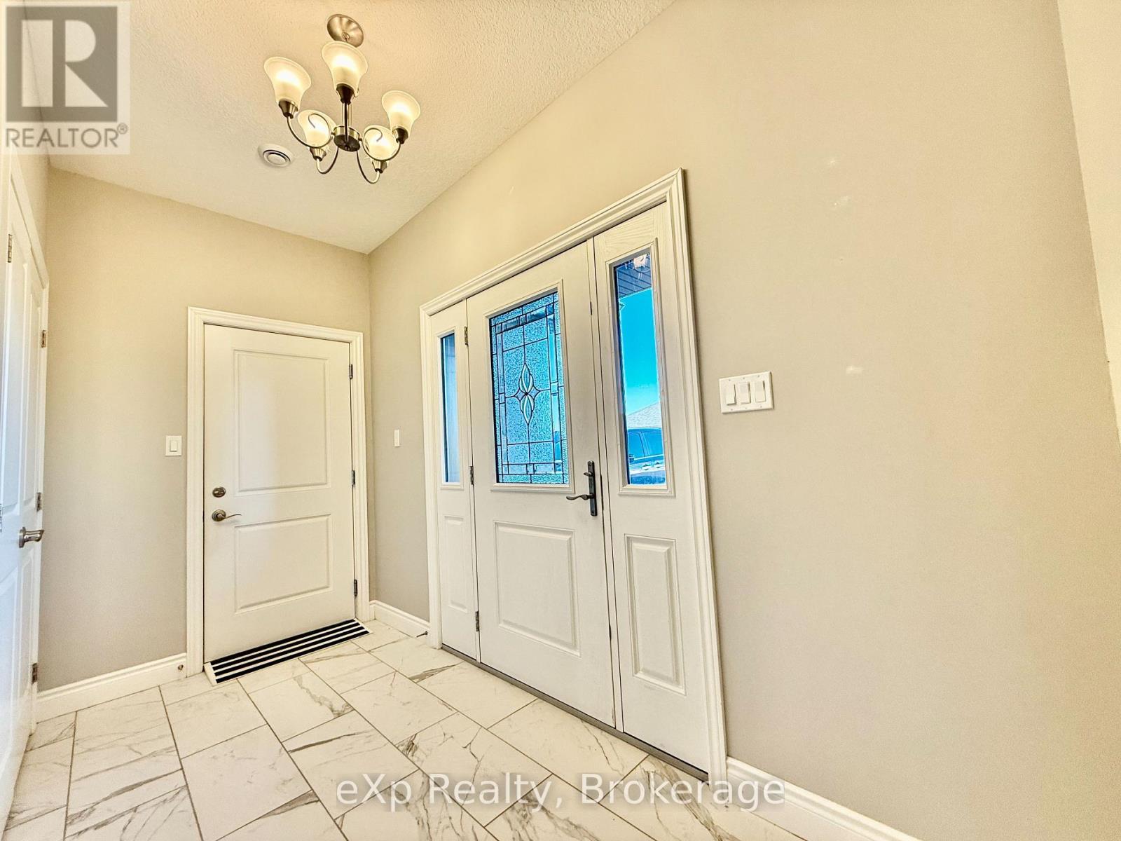 4 - 1050 Waterloo Street, Saugeen Shores, Ontario  N0H 2C3 - Photo 3 - X12433692
