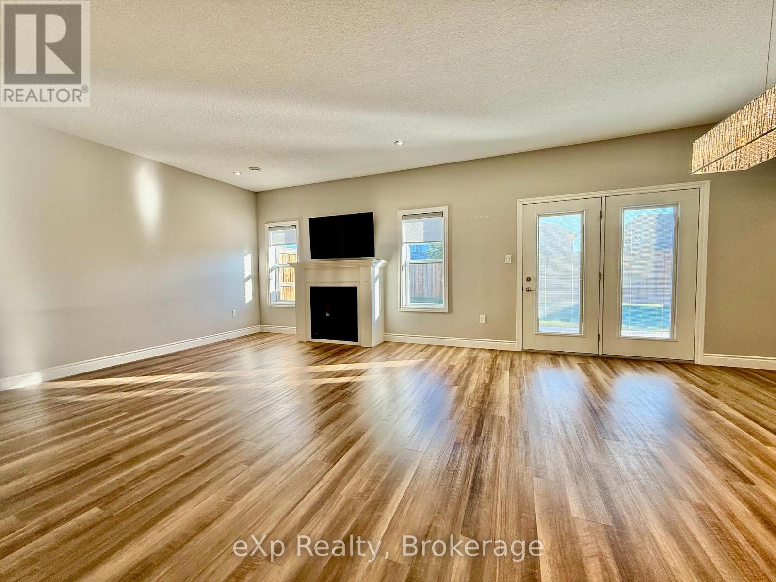 4 - 1050 Waterloo Street, Saugeen Shores, Ontario  N0H 2C3 - Photo 4 - X12433692