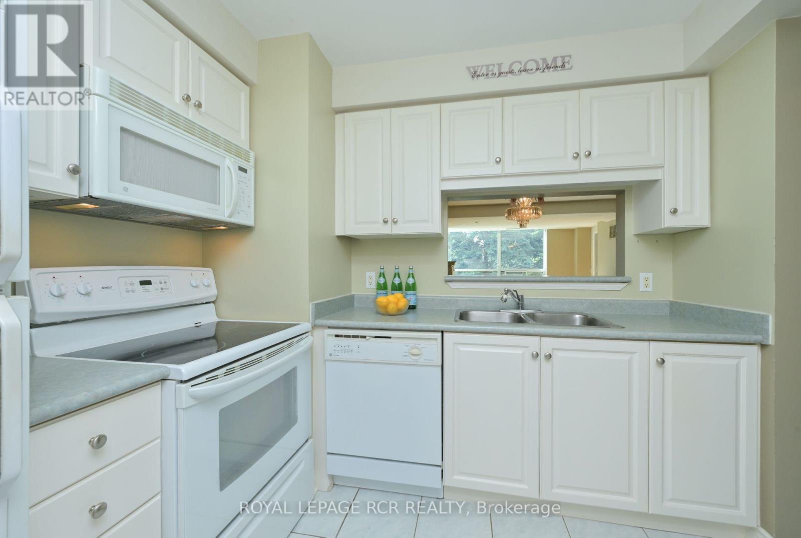 214 - 4 Briar Hill Heights, New Tecumseth, Ontario  L9R 1Z7 - Photo 9 - N12377395