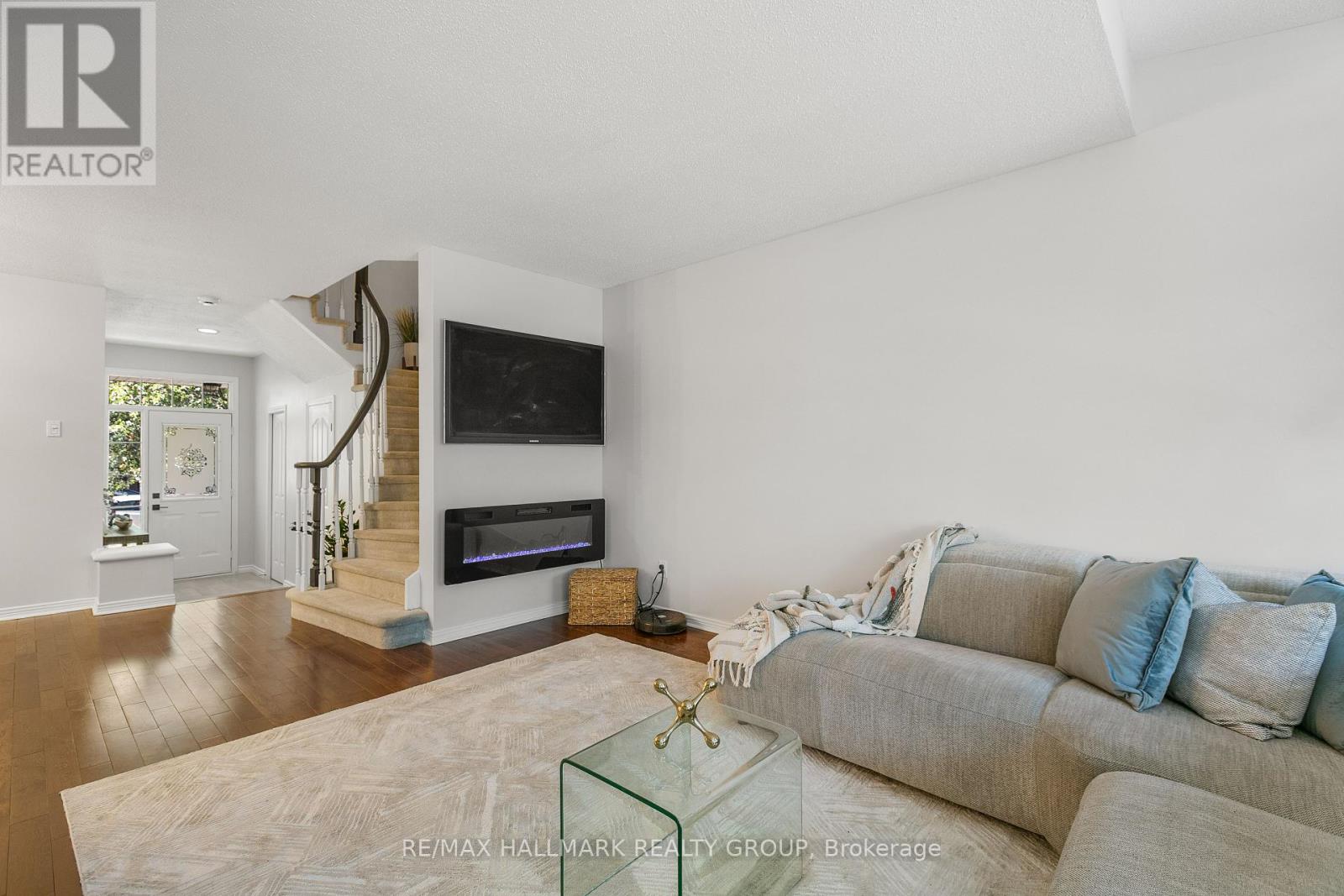 31 Saddlesmith Circle, Ottawa, Ontario  K2M 2Y8 - Photo 4 - X12380179