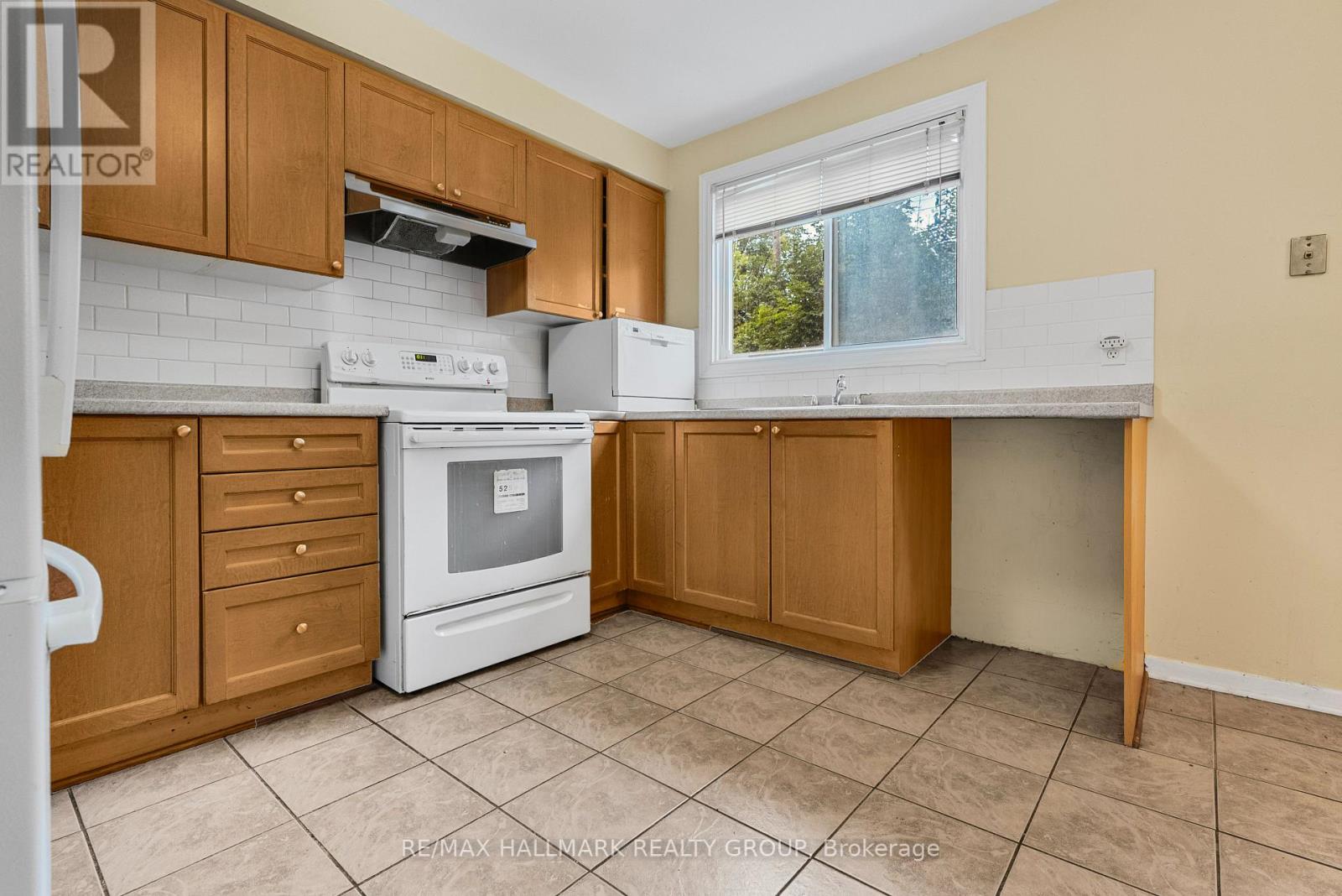 2666 Regina Street, Ottawa, Ontario  K2B 6X8 - Photo 13 - X12393508