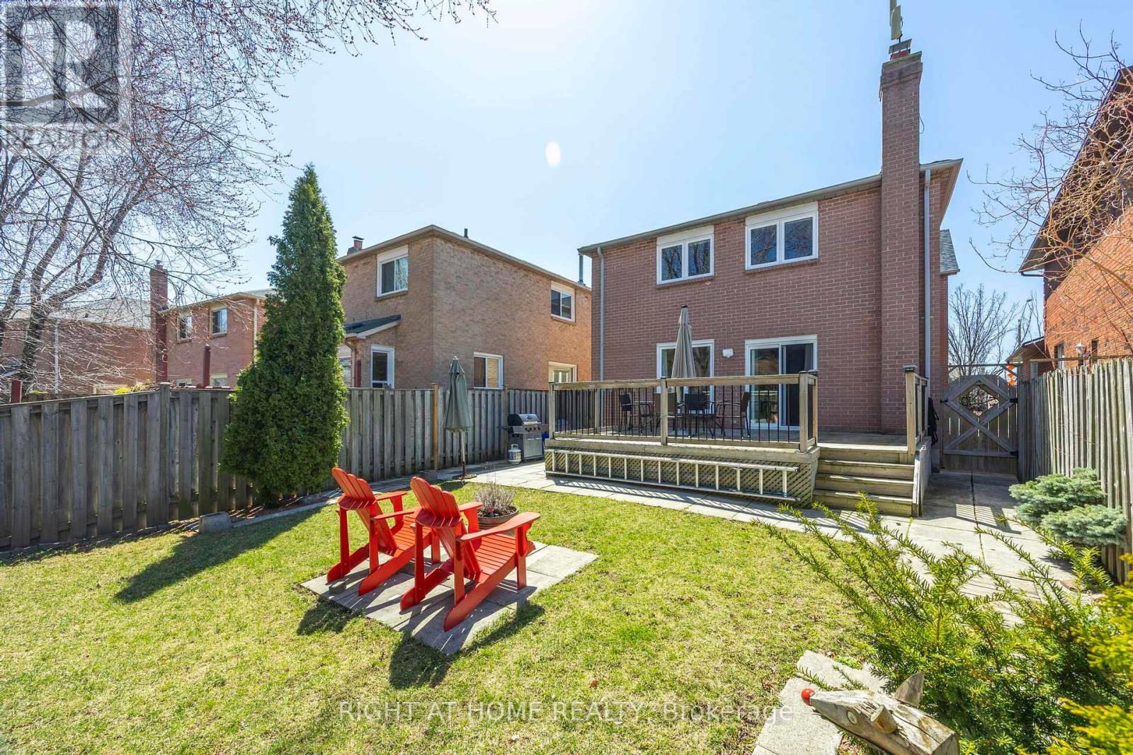 1329 Sweetbirch Court, Mississauga, Ontario  L5C 3R4 - Photo 25 - W12433597