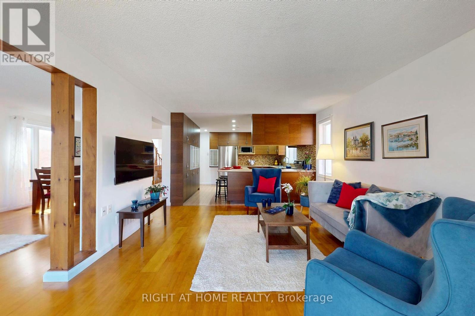 1329 Sweetbirch Court, Mississauga, Ontario  L5C 3R4 - Photo 6 - W12433597