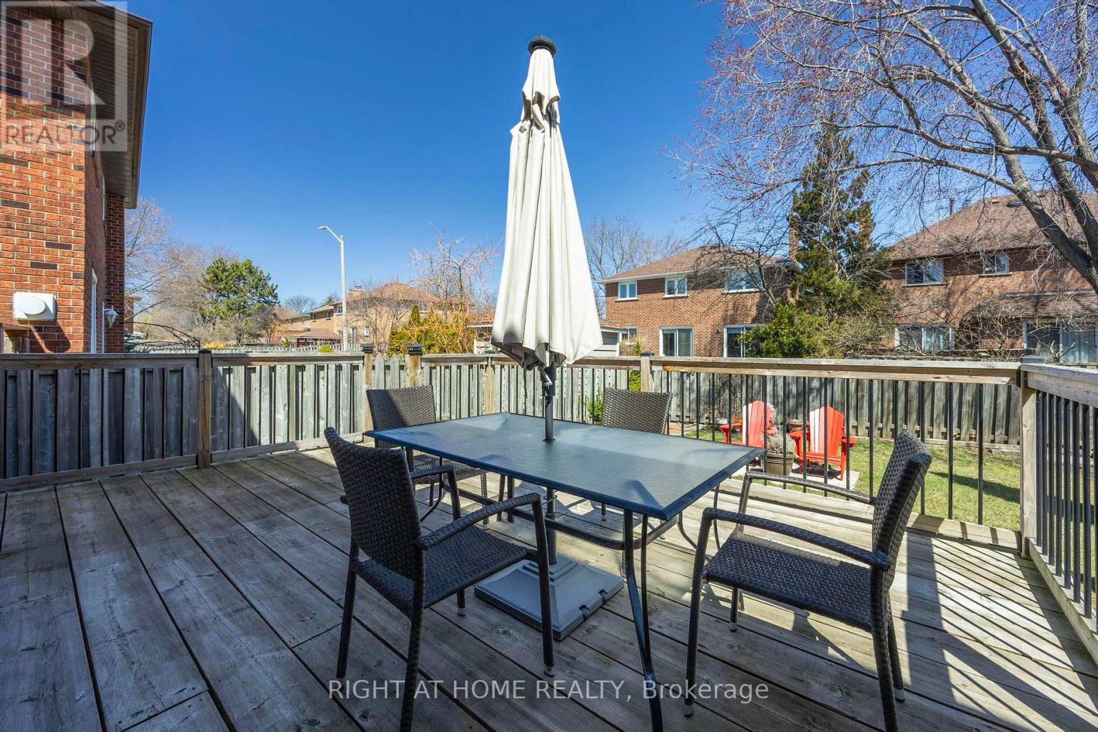 1329 Sweetbirch Court, Mississauga, Ontario  L5C 3R4 - Photo 22 - W12433597