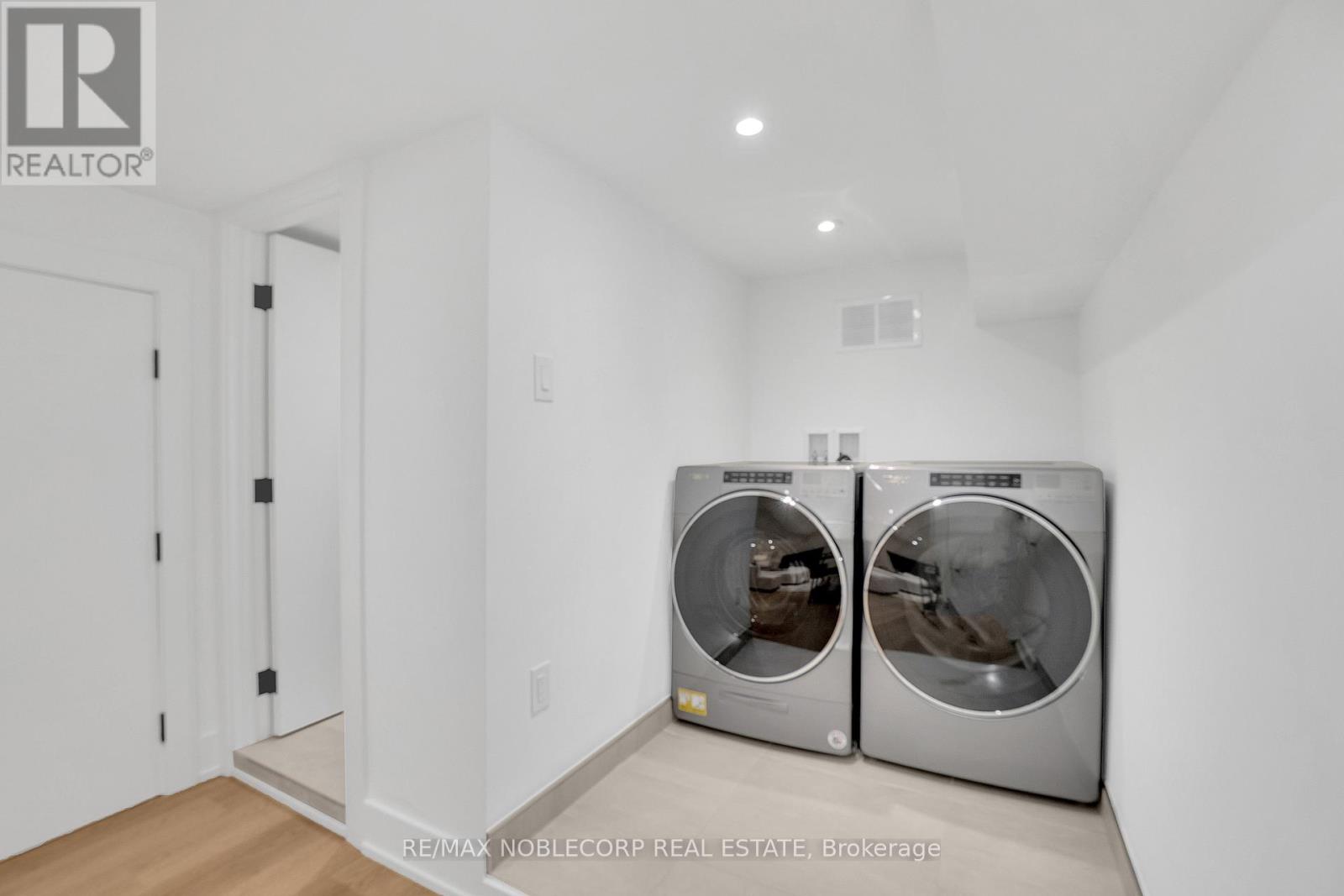 299 Winona Drive, Toronto, Ontario  M6C 3S8 - Photo 24 - C12433756