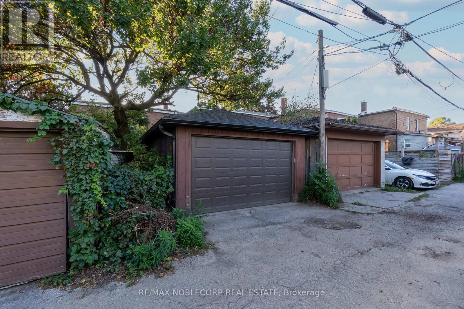 299 Winona Drive, Toronto, Ontario  M6C 3S8 - Photo 29 - C12433756