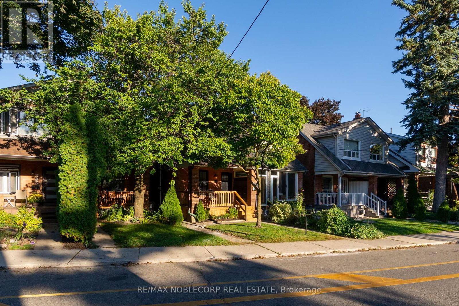 299 Winona Drive, Toronto, Ontario  M6C 3S8 - Photo 31 - C12433756