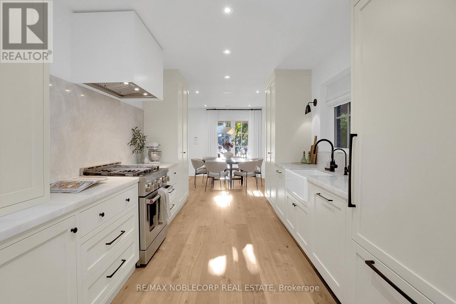 299 Winona Drive, Toronto, Ontario  M6C 3S8 - Photo 6 - C12433756