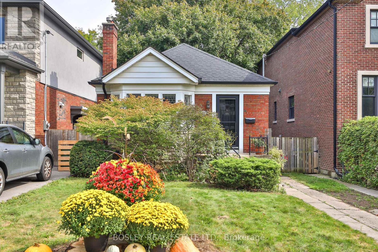 333 Sutherland Drive, Toronto, Ontario  M4G 1J7 - Photo 2 - C12433758