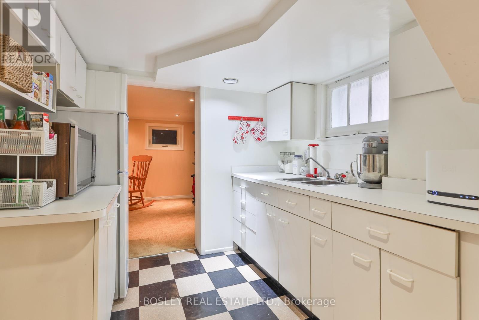 333 Sutherland Drive, Toronto, Ontario  M4G 1J7 - Photo 22 - C12433758