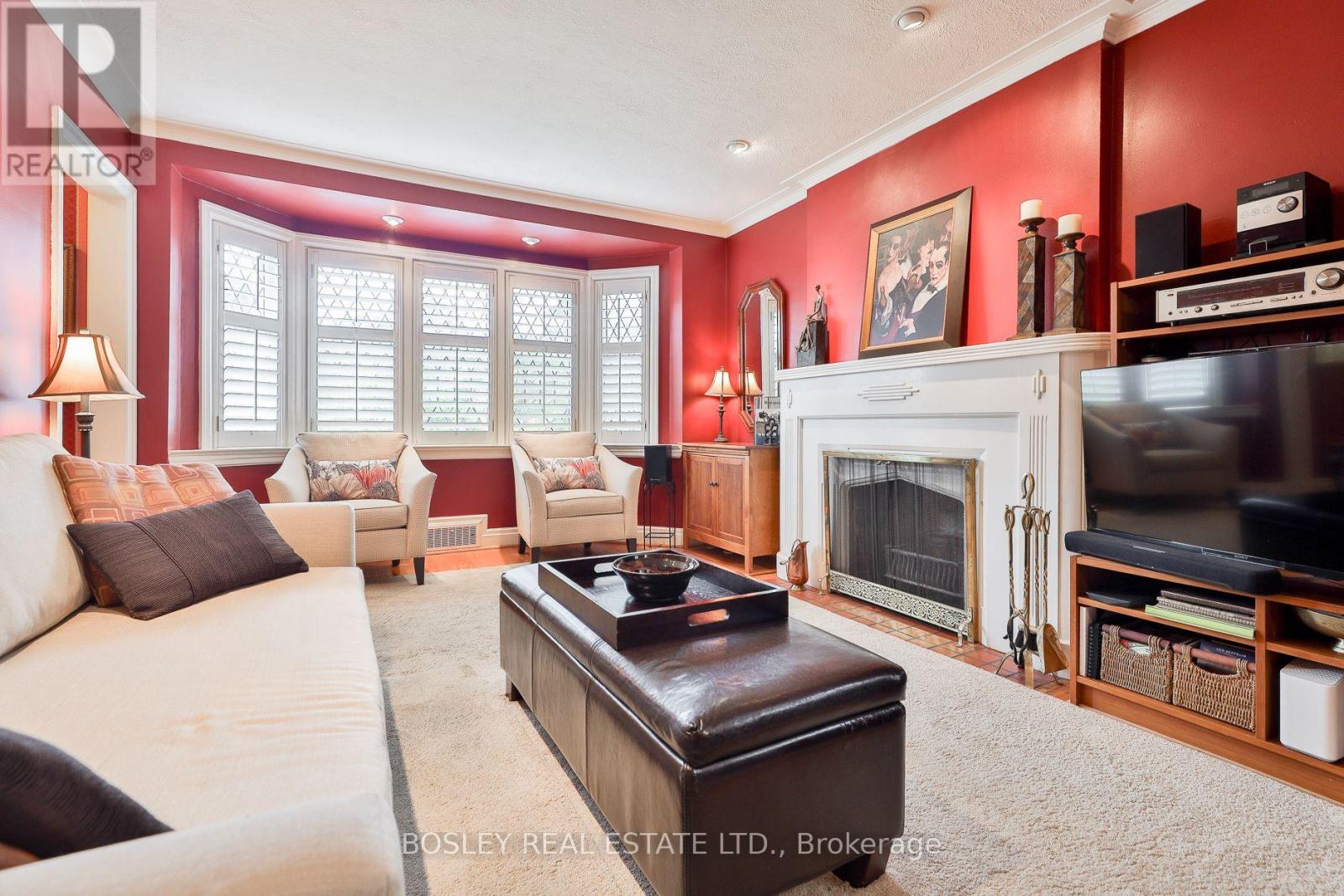 333 Sutherland Drive, Toronto, Ontario  M4G 1J7 - Photo 5 - C12433758