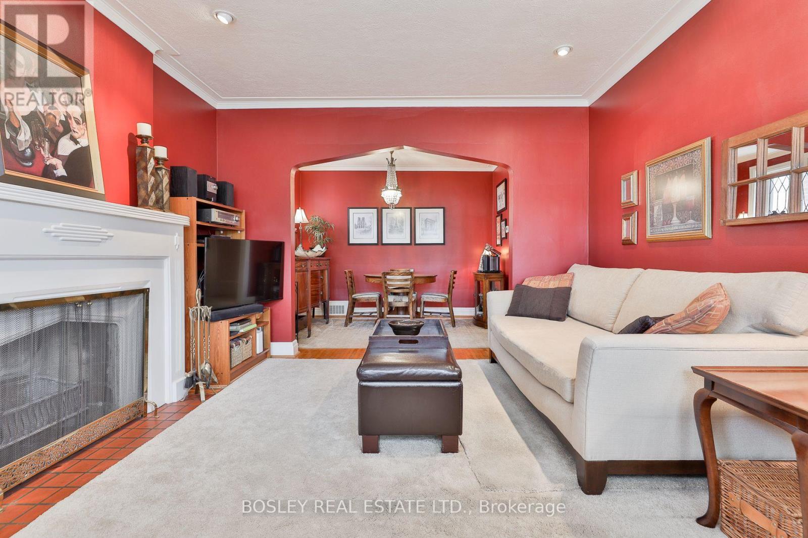 333 Sutherland Drive, Toronto, Ontario  M4G 1J7 - Photo 6 - C12433758