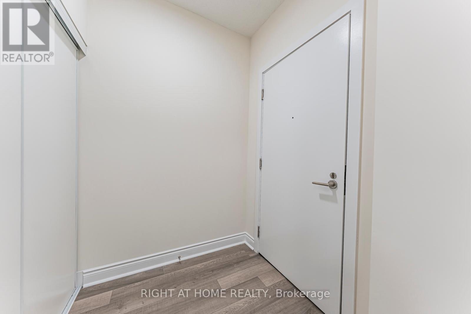 2104 - 28 Ted Rogers Way, Toronto, Ontario  M4Y 2J4 - Photo 14 - C12433763