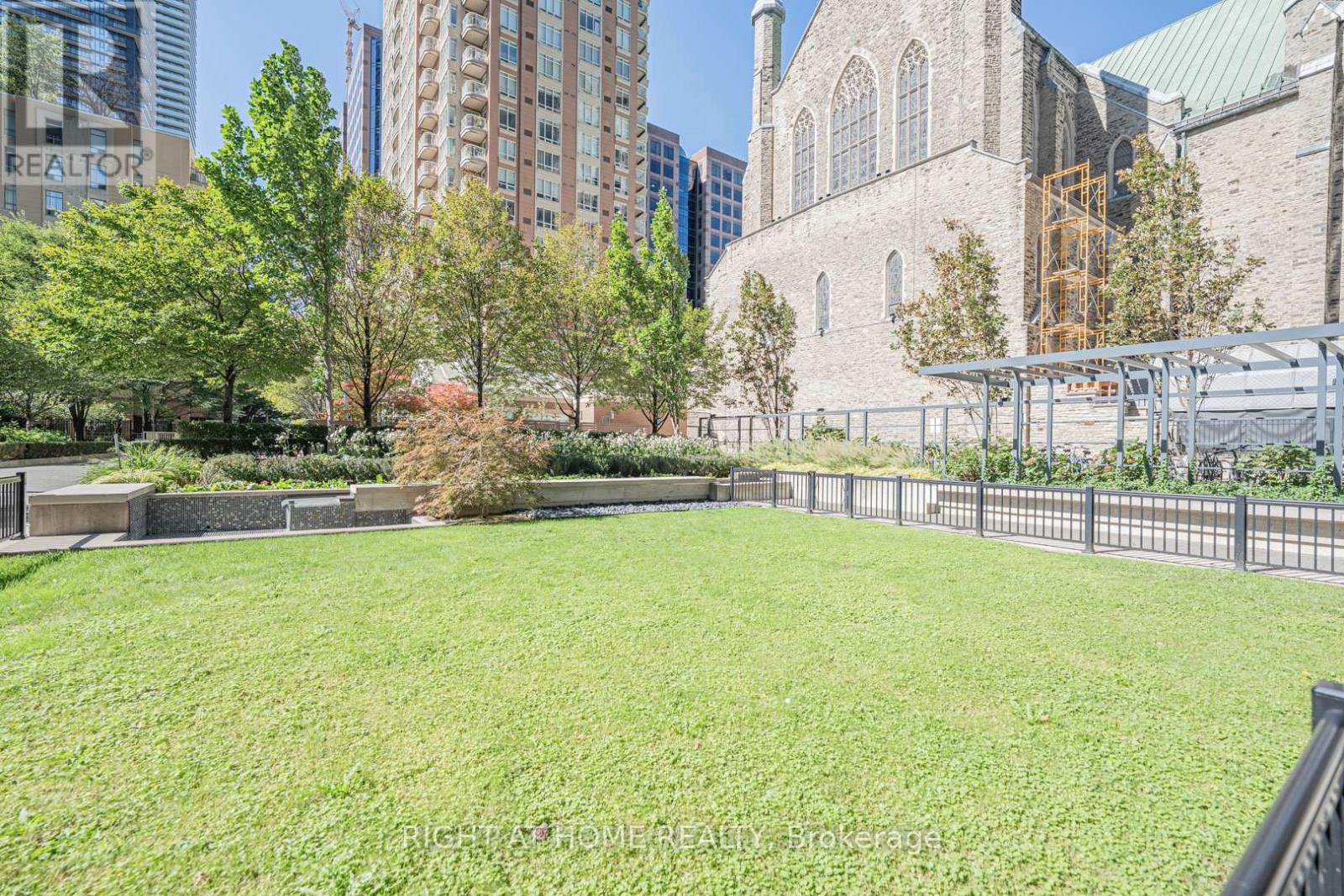 2104 - 28 Ted Rogers Way, Toronto, Ontario  M4Y 2J4 - Photo 23 - C12433763