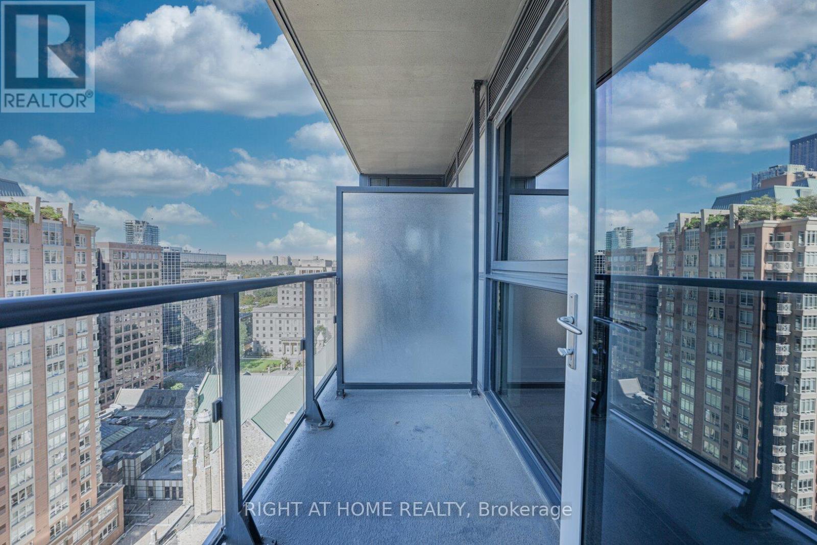 2104 - 28 Ted Rogers Way, Toronto, Ontario  M4Y 2J4 - Photo 6 - C12433763
