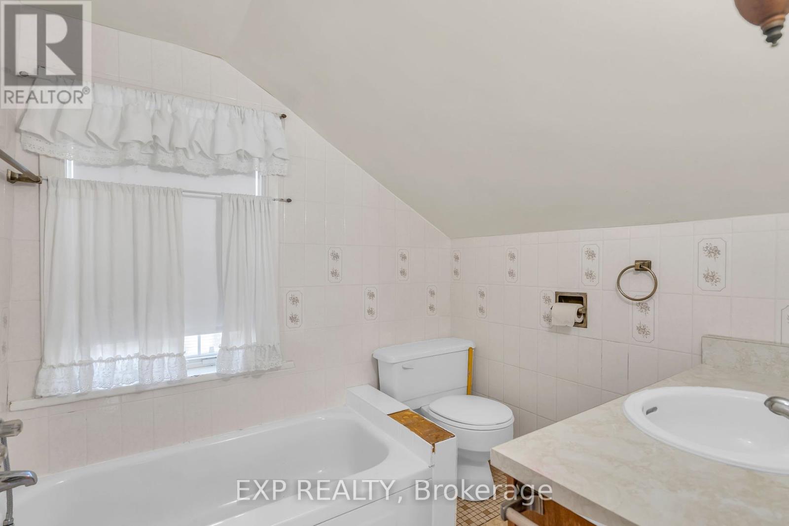 39 River Street, Georgina, Ontario  L0E 1R0 - Photo 15 - N12433733