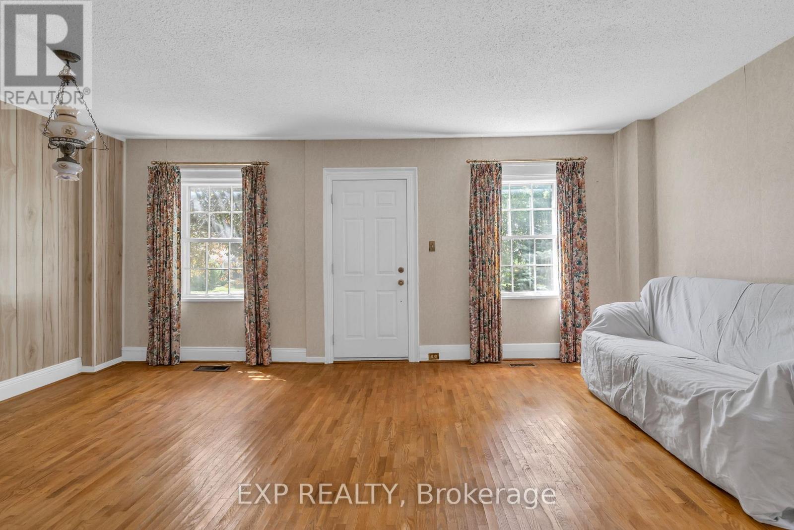39 River Street, Georgina, Ontario  L0E 1R0 - Photo 5 - N12433733