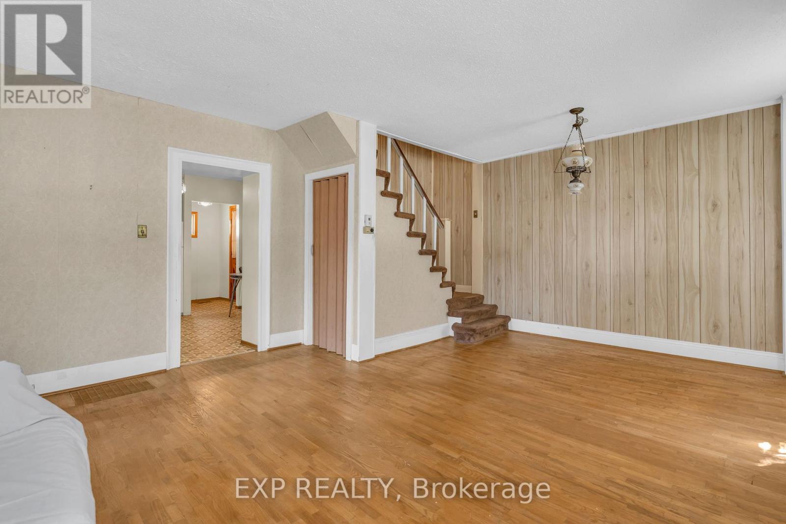 39 River Street, Georgina, Ontario  L0E 1R0 - Photo 6 - N12433733