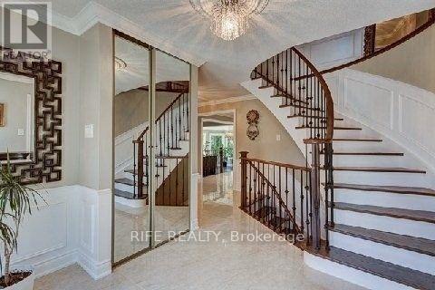 88 Windermere Crescent, Richmond Hill, Ontario  L4C 6Y9 - Photo 2 - N12433765