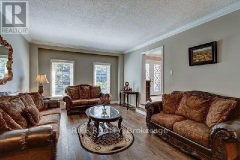88 Windermere Crescent, Richmond Hill, Ontario  L4C 6Y9 - Photo 3 - N12433765
