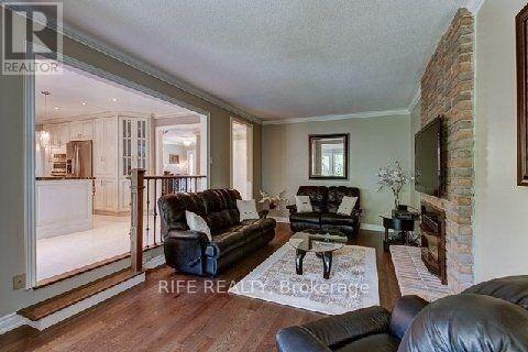 88 Windermere Crescent, Richmond Hill, Ontario  L4C 6Y9 - Photo 6 - N12433765