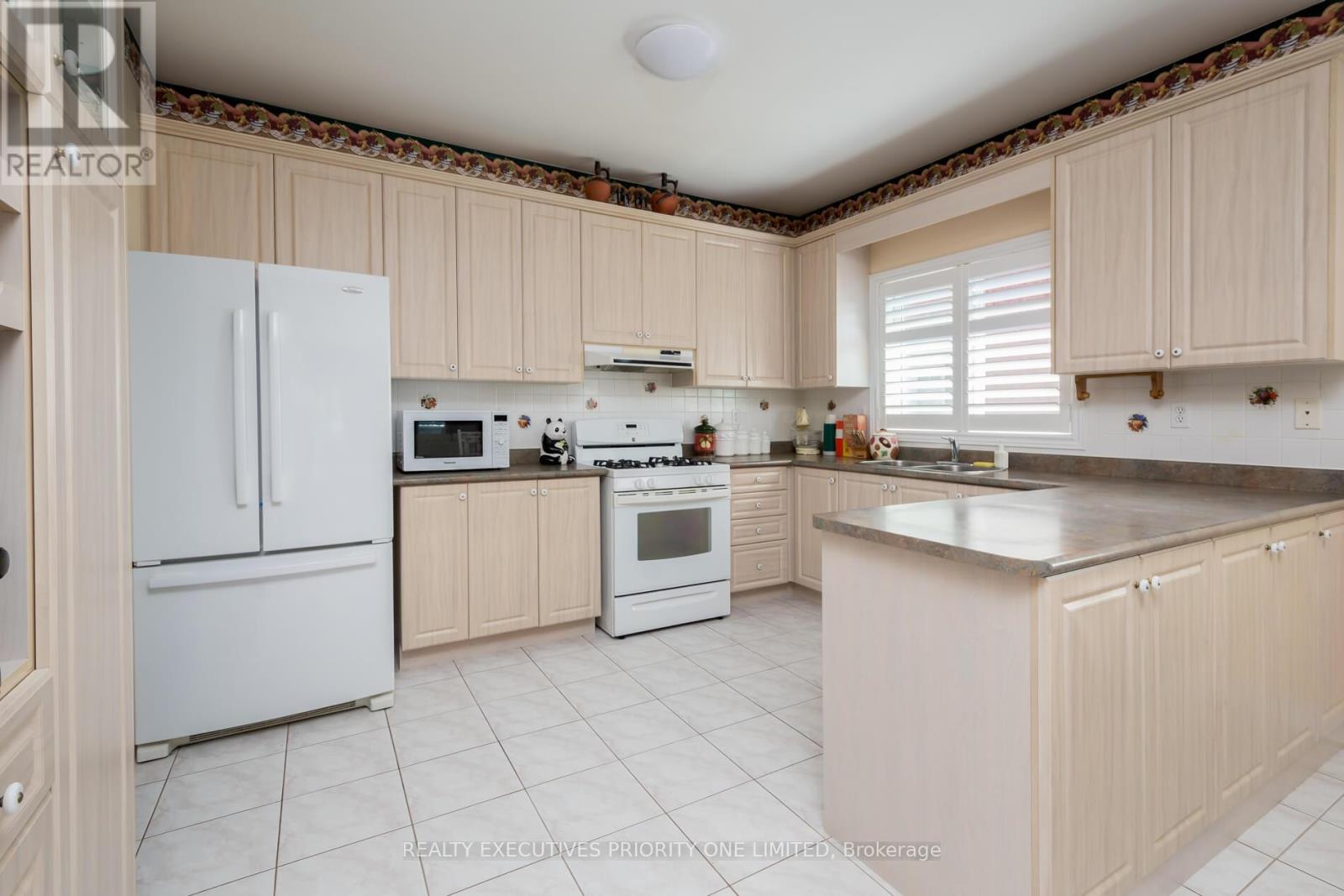 64 Brasswinds Court, Vaughan, Ontario  L4L 9C6 - Photo 11 - N12433772