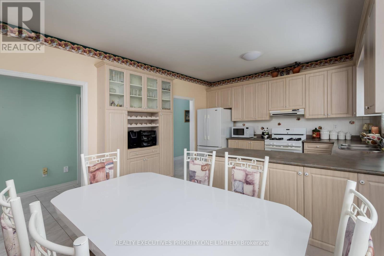 64 Brasswinds Court, Vaughan, Ontario  L4L 9C6 - Photo 13 - N12433772