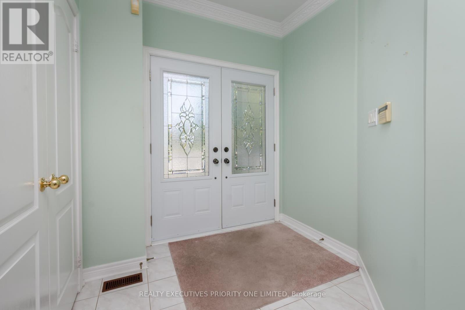 64 Brasswinds Court, Vaughan, Ontario  L4L 9C6 - Photo 4 - N12433772