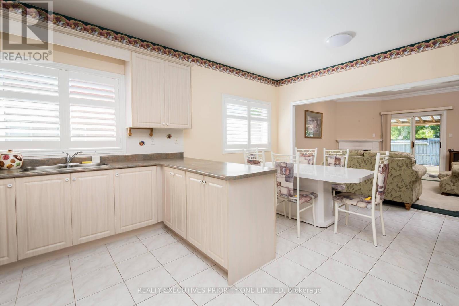 64 Brasswinds Court, Vaughan, Ontario  L4L 9C6 - Photo 8 - N12433772