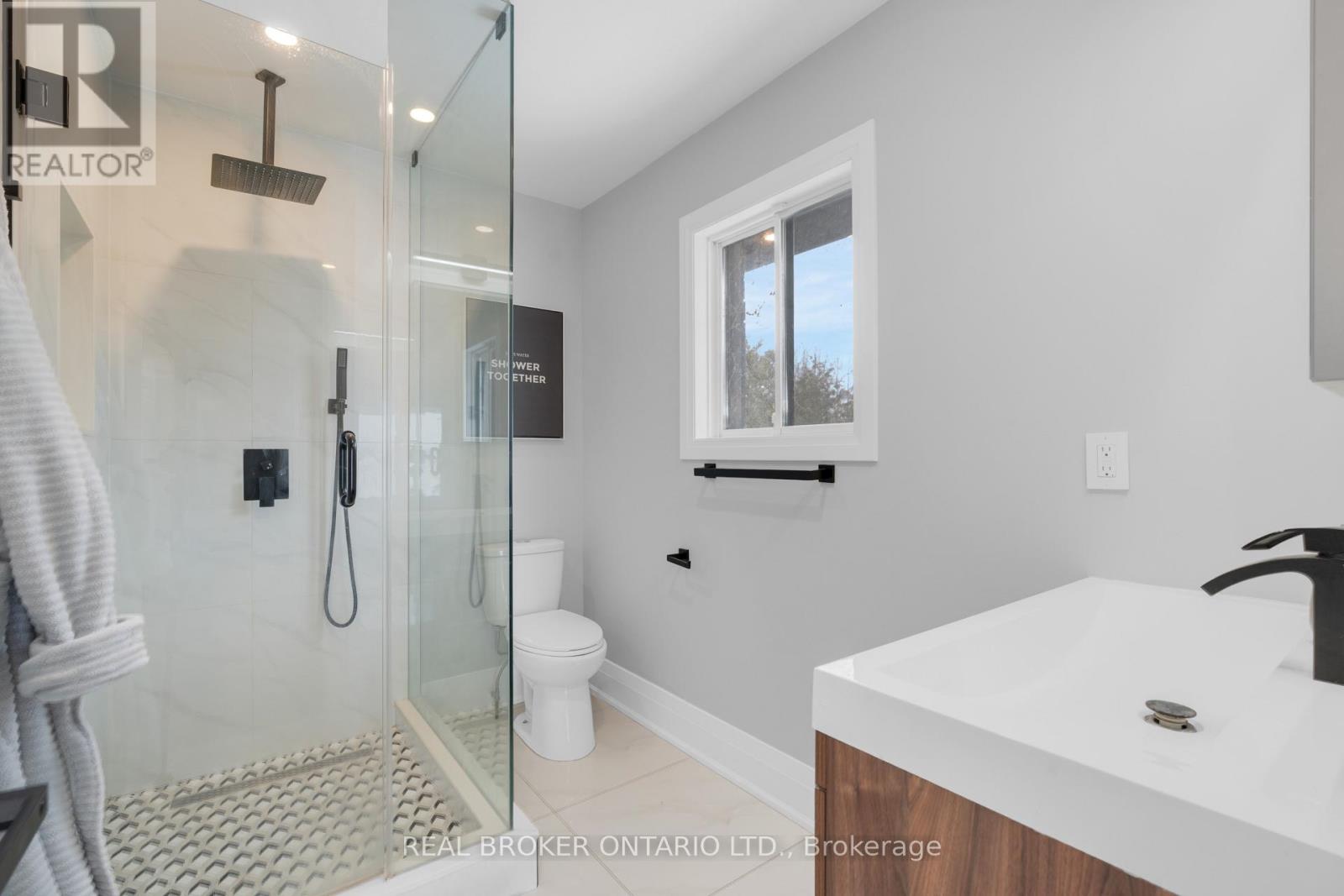 943 Barry Avenue, Innisfil, Ontario  L0L 1W0 - Photo 20 - N12433776