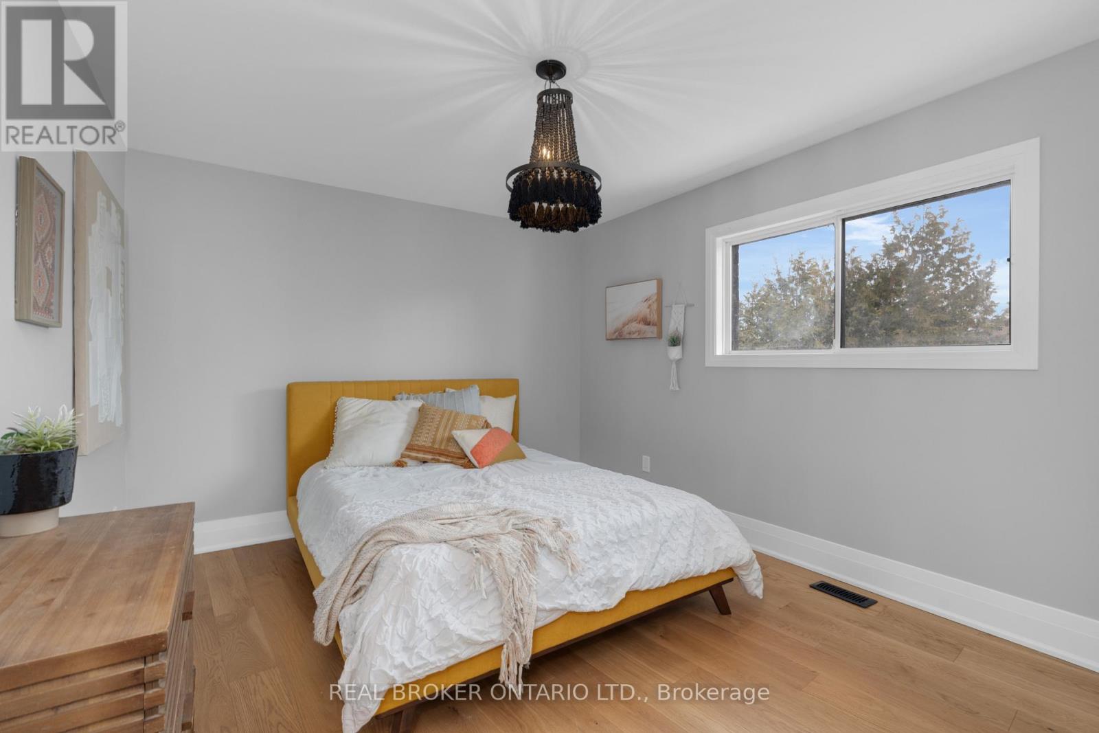 943 Barry Avenue, Innisfil, Ontario  L0L 1W0 - Photo 23 - N12433776