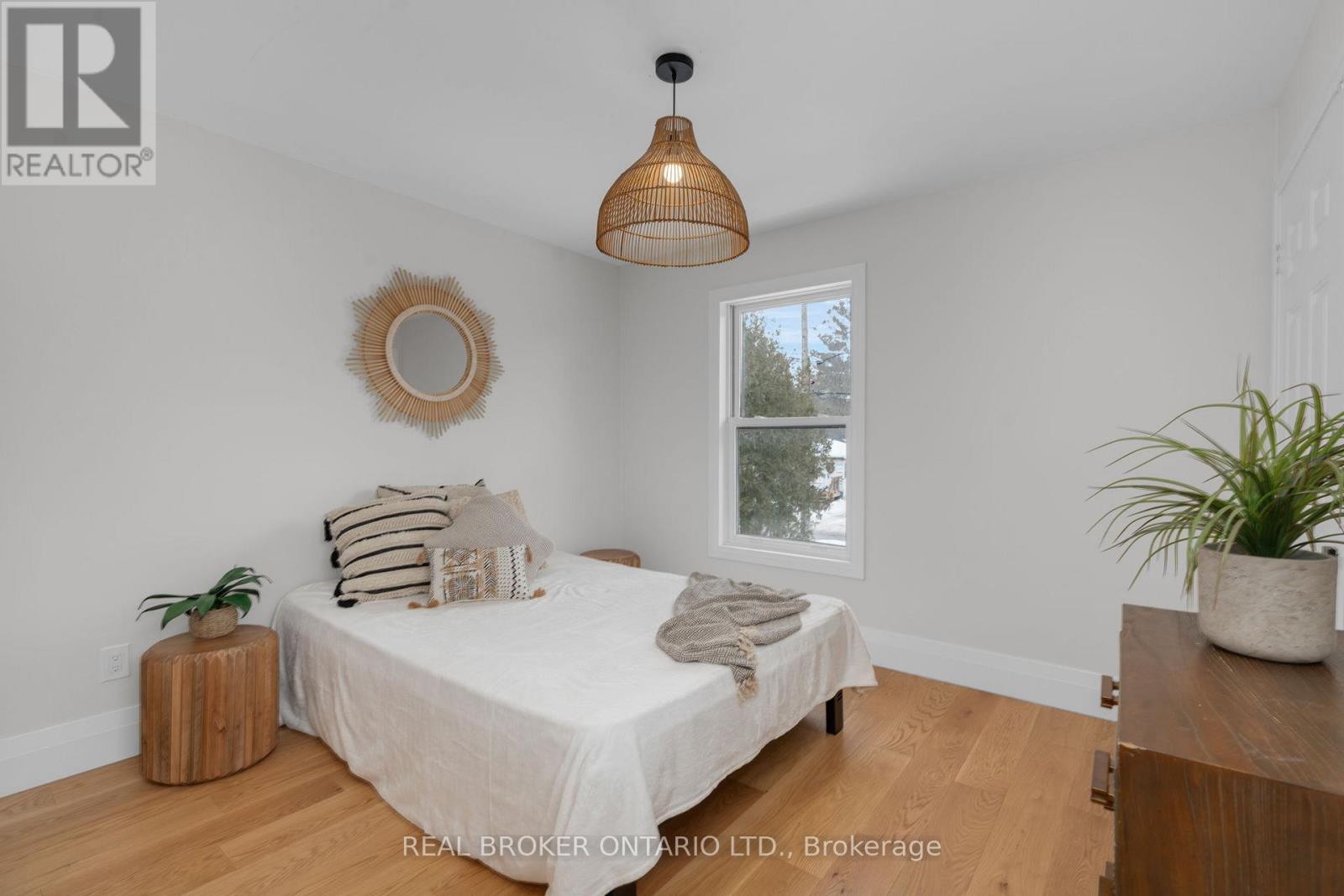 943 Barry Avenue, Innisfil, Ontario  L0L 1W0 - Photo 37 - N12433776