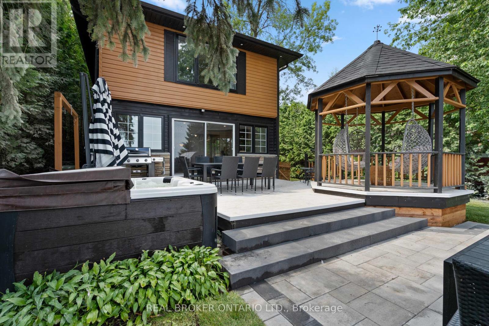 943 Barry Avenue, Innisfil, Ontario  L0L 1W0 - Photo 41 - N12433776