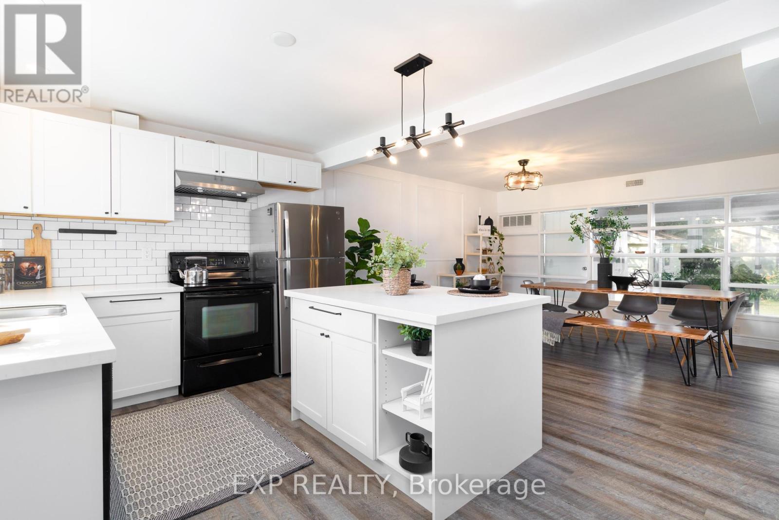 24 Lakeshore Road, Georgina, Ontario  L0E 1N0 - Photo 11 - N12433779