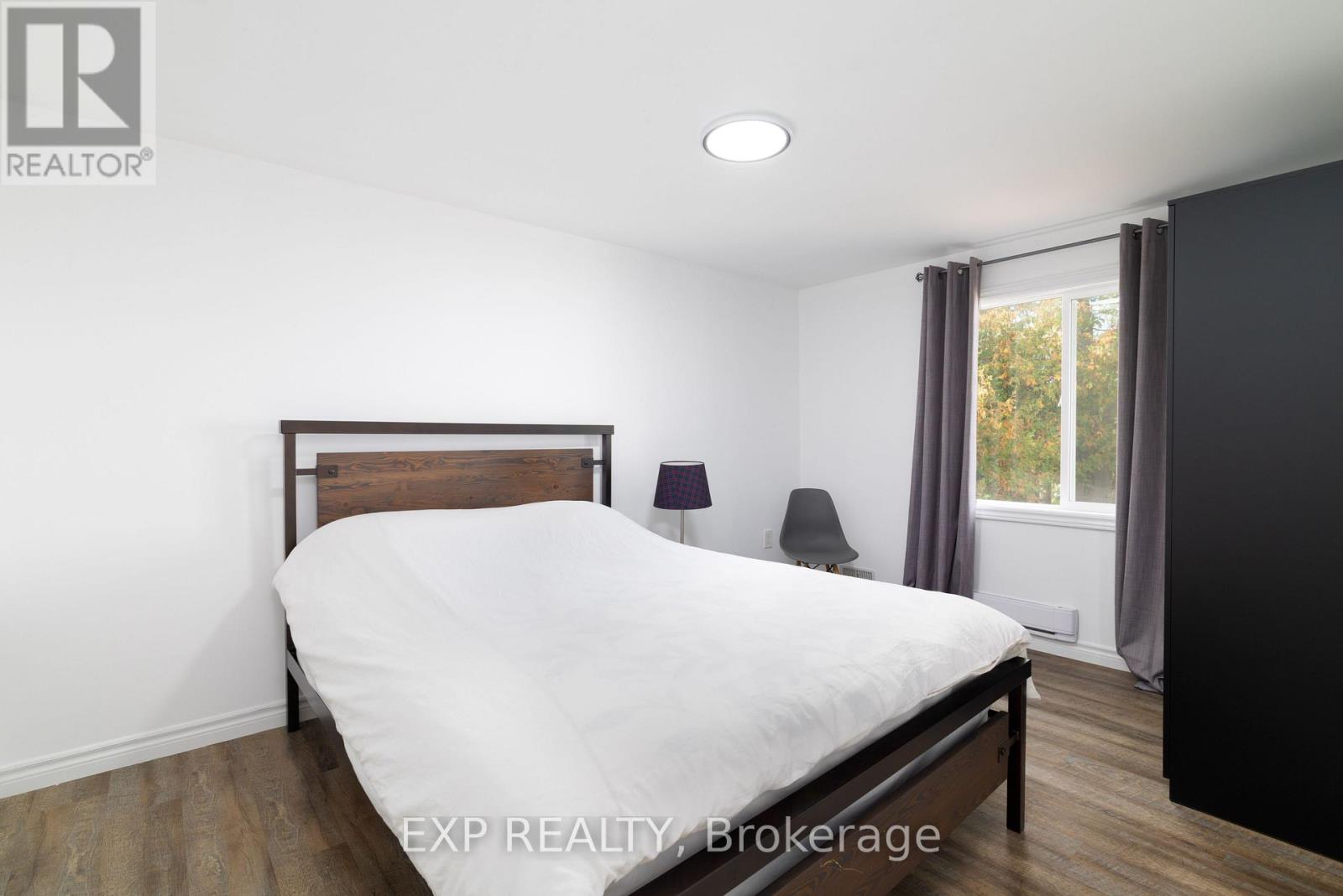 24 Lakeshore Road, Georgina, Ontario  L0E 1N0 - Photo 24 - N12433779