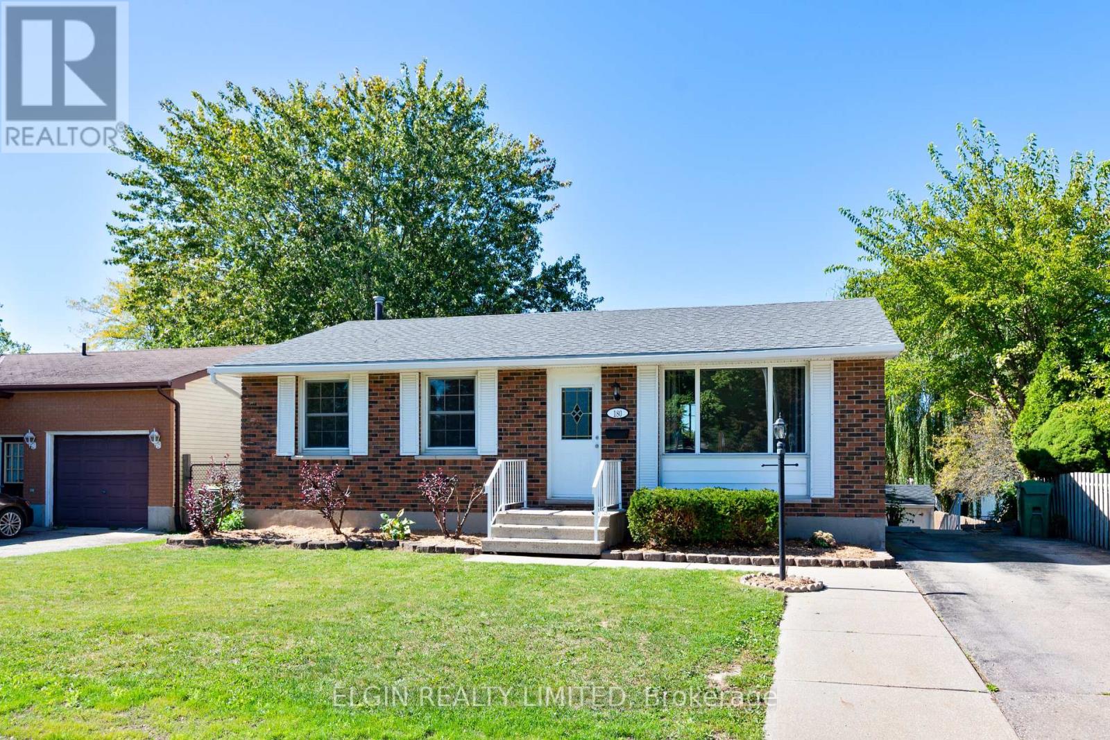 180 Fairview Avenue, St. Thomas, Ontario  N5R 4Y1 - Photo 3 - X12433867
